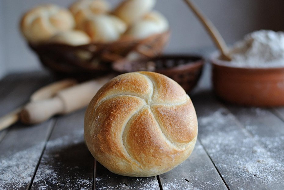 Ile kalorii ma kajzerka? Warto�ci od�ywcze popularnej bu�ki