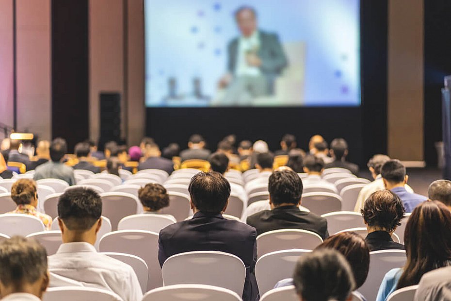 Sala konferencyjna bez pl�taniny kabli - jak zaplanowa� nowoczesny system AV?