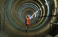 Budowa metra na Bemowie na finiszu. Widać konstrukcje stacji